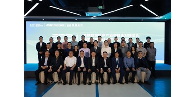 �����и߶����ػ�����ҵ���ں϶Խ��˶��ߵڶ��ڡ���������ɳ���˶�Բ����Ļ